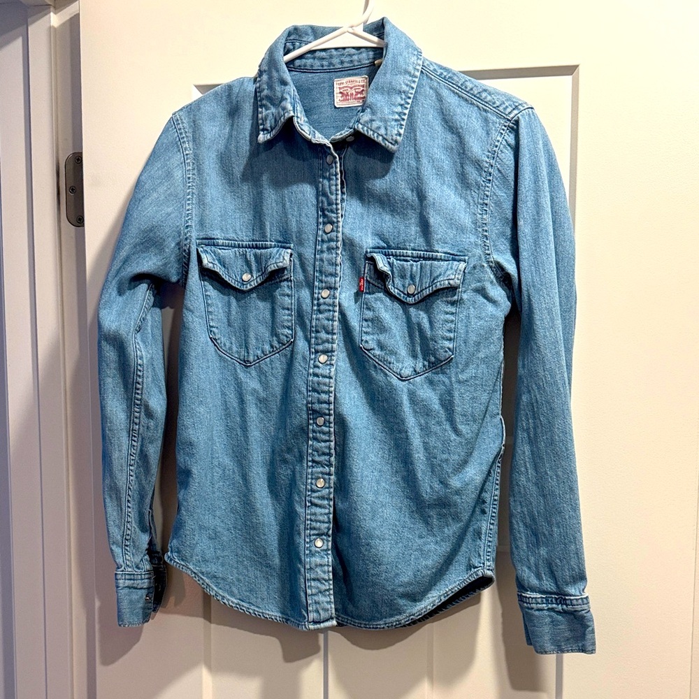 Levi’s iconic western button down shirt
